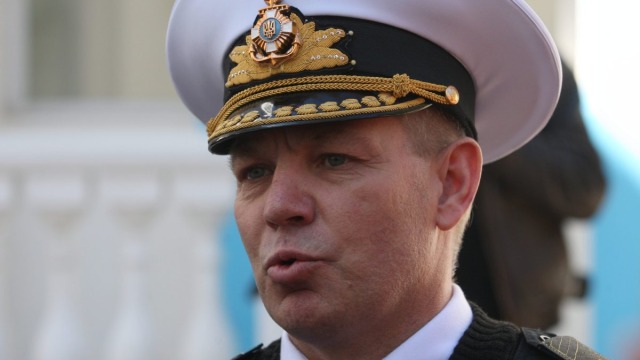 Szef ukraińskiej marynarki wojennej zatrzymany. "Wyprowadzony w kajdankach przez GRU"