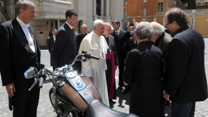 Motorcycle Pope will be sold at auction