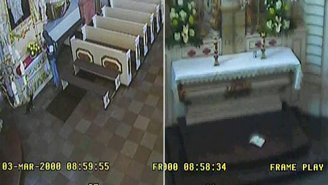 Pijany zniszczył wnętrze kościoła.<br />
Zachowanie wandala zarejestrowały kamery