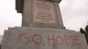 "Go home". Obelisk pamięci żołnierzy radzieckich pomazany