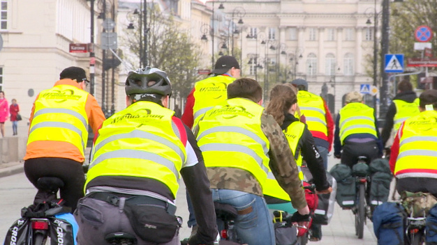 Dojeżdżają rowerami na Wawel