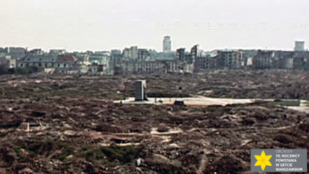 Pomnik w morzu ruin. Unikalny film z 1948 roku